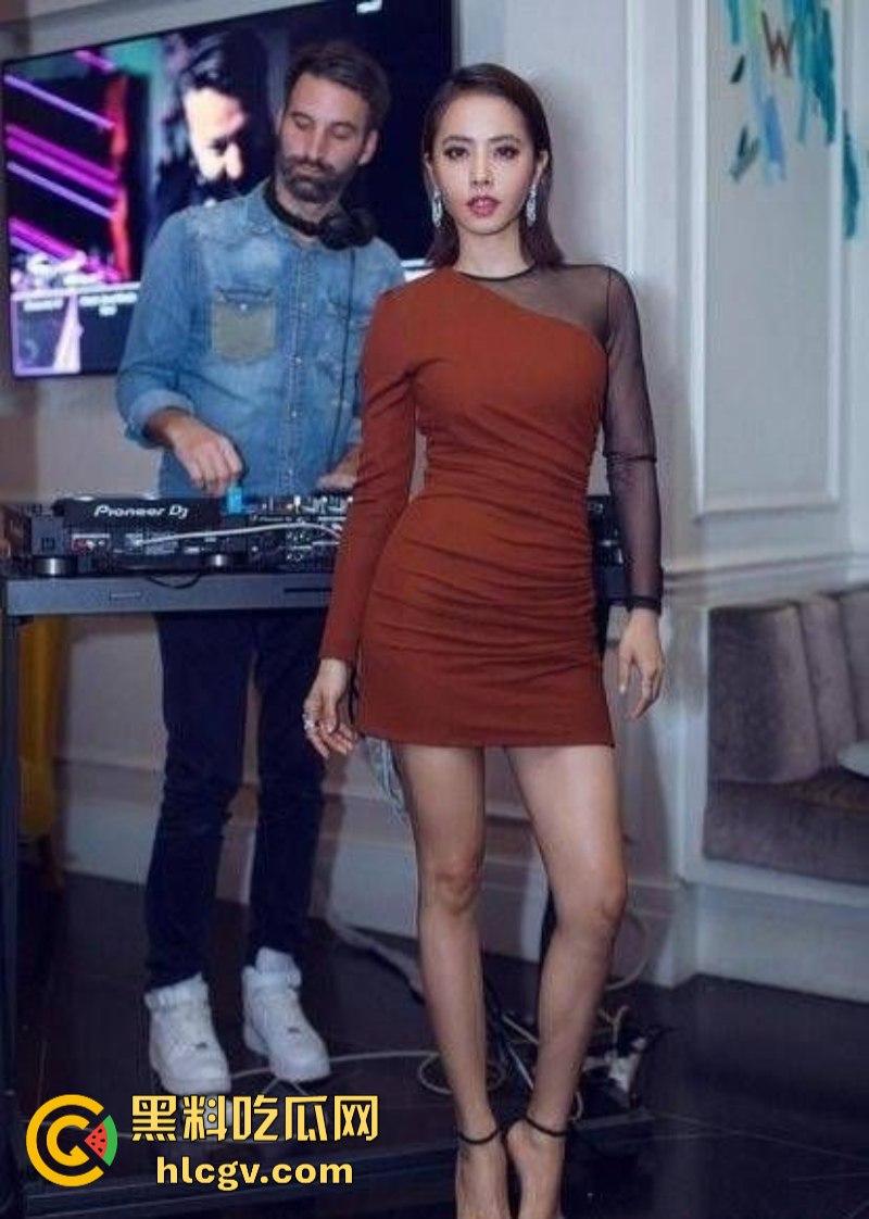 “地才就是地才！完美”蔡依林演唱会漏点 紫色连体衣惊现大尺度造型 三点全露 性感爆棚！-9