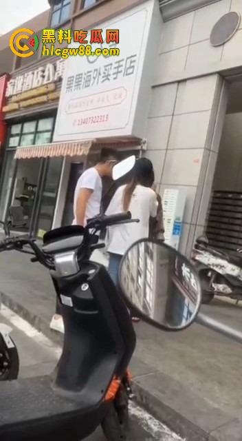 柳州精神小妹在线变刀妹，吵个架掏刀就捅，气势嚣张两刀下去直接教做人！你狂？刀妹更狂！-5