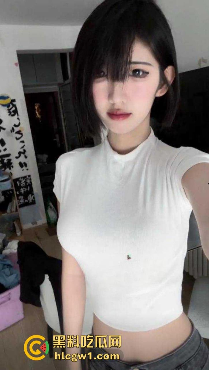 重口慎入！抖音40万粉丝网红【行简】金主高价定制曝光 大号水晶假屌插屁眼 屎都喷出来了！-2