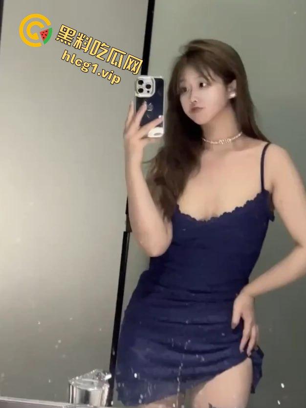 杭州顶级颜值援交妹黄文琪，只需1000块搞一炮！床上主动拿手机记录，这钱花得太值！-1