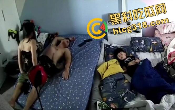 监控流出美少妇午休主动骑上丈夫要公粮，结果他睡得像死猪，儿子翻身险些撞上，枕边风都吹不醒的男人！-11