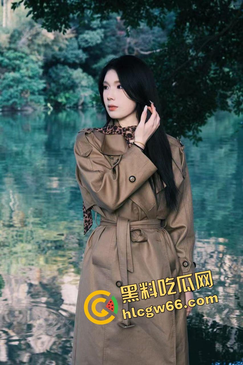 后入神器不是姿势，是肛塞！肛塞就是女友的钻石耳钉，后入角度一看骚得优雅，真他妈赏心悦目！-2