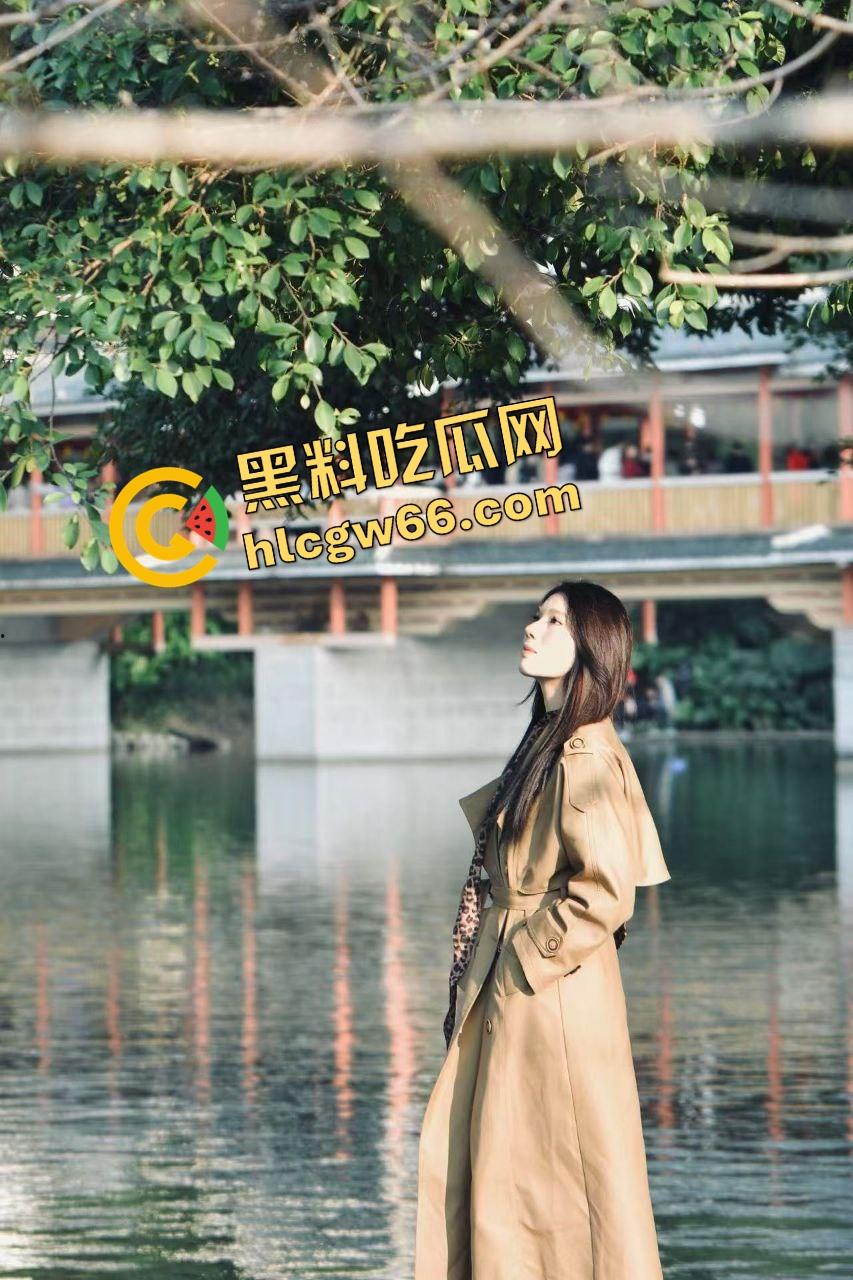 后入神器不是姿势，是肛塞！肛塞就是女友的钻石耳钉，后入角度一看骚得优雅，真他妈赏心悦目！-5